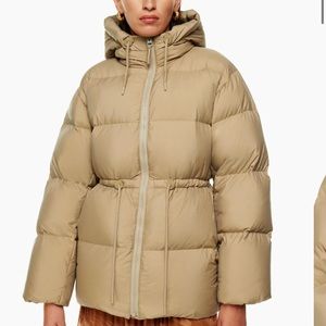 Aritzia Wilfred Laramie Puffer in Oxford Tan size XS.